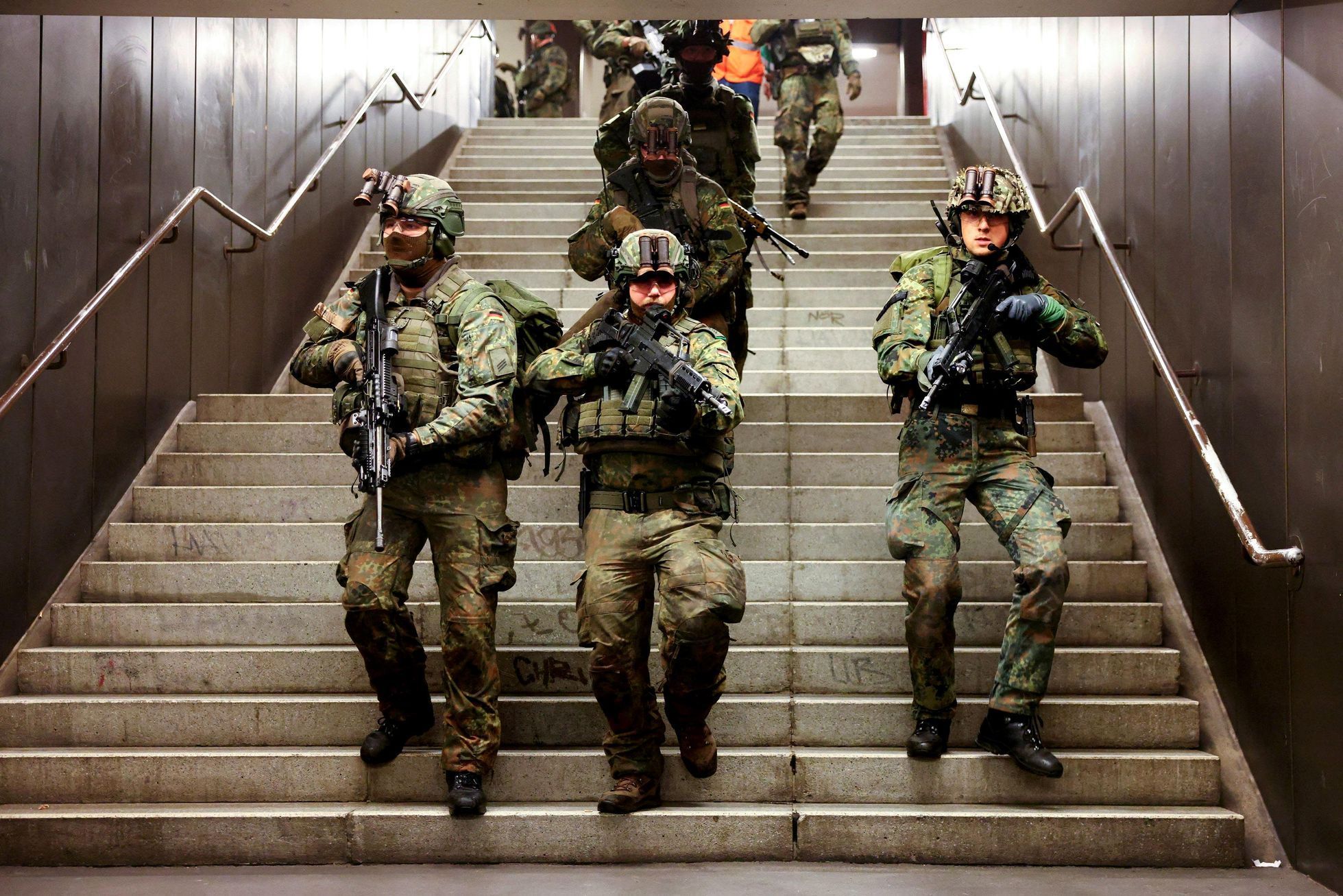 Německo, Berlín, metro vojenské cvičení, Rusko, Bundeswehr