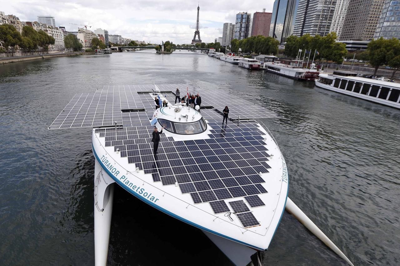 solární loď Turanor PlanetSolar v Paříži