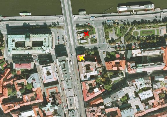 Na místě vyznačeném žlutě vyroste stavba Evy Jiřičné. Na místě vyznačeném červeně by měl být dům pro Slovanskou epopej.