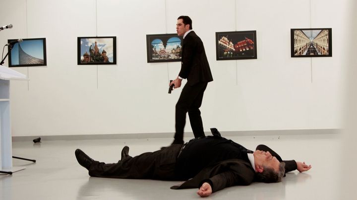 Turecký soud poslal pět lidí na doživotí za vraždu ruského velvyslance