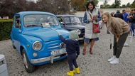 Nejen poválečnou Itálii postavil na kola Fiat 600, který měl premiéru v roce 1955. Malý hatchback dostal koncepci vše vzadu, stal se okamžitě prodejní senzací a do roku 1969 se ho vyrobilo skoro 2,7 milionu kusů. Nepočítaje další miliony vzniklé v licencích jako Zastava nebo Seat.