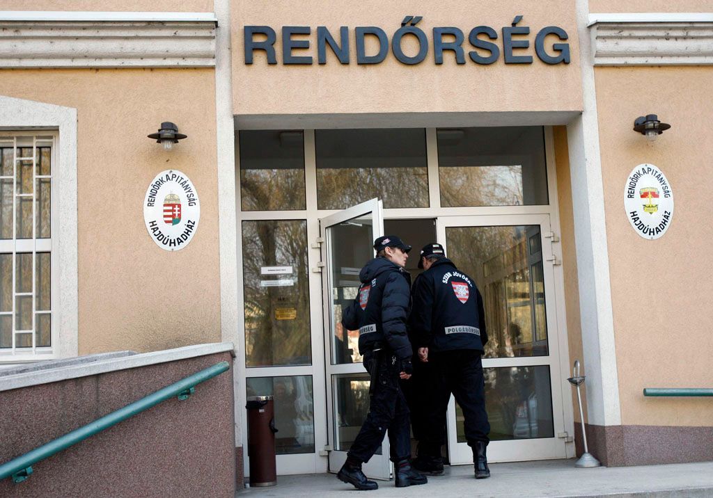 Pravicoví radikálové patrolují v Maďarsku v romském městě