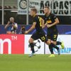 Hráči Interu slaví gól v zápase LM se Slavií Praha