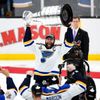 7. finále NHL 2018/19, Boston - St. Louis: Kapitán Alex Pietrangelo se Stanley Cupem