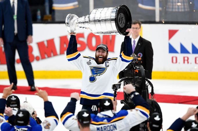 7. finále NHL 2018/19, Boston - St. Louis: Kapitán Alex Pietrangelo se Stanley Cupem