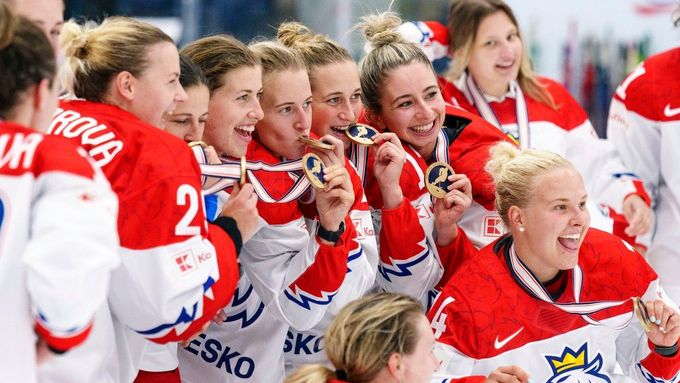 České hokejistky dosáhly na medaili z mistrovství světa vůbec poprvé v historii.