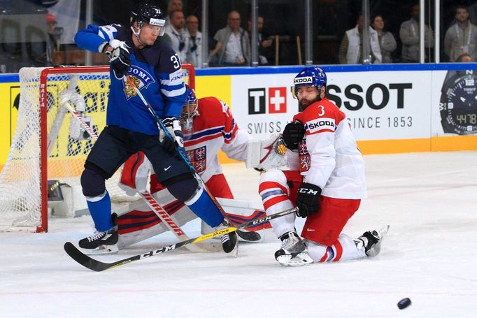 MS 2017, Česko-Finsko: Radko Gudas (3) - Mika Pyörälä