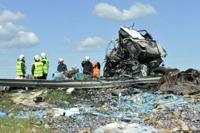 Autobus plný českých turistů se srazil s kamionem