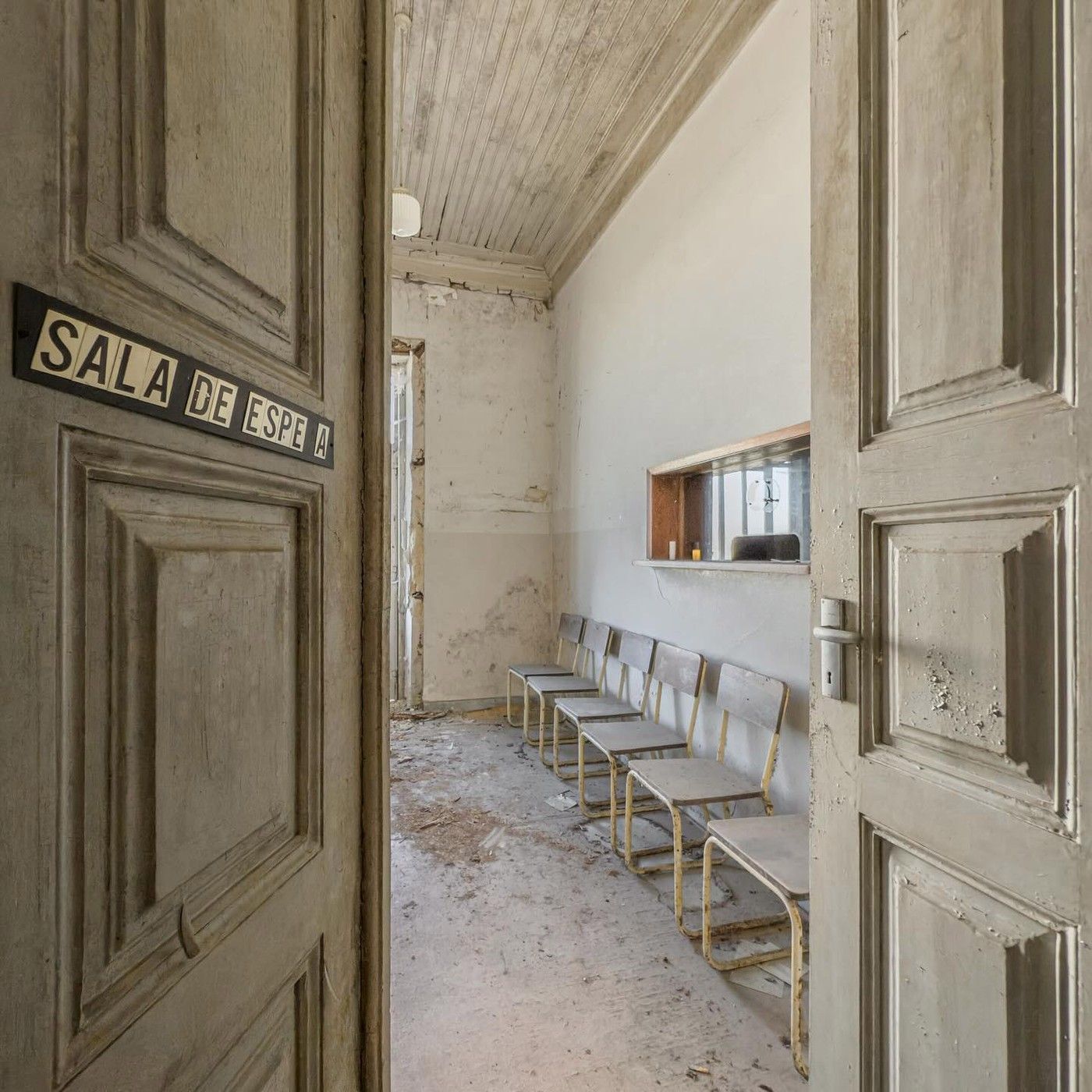 Hororové snímky z dvacet let opuštěné nemocnice