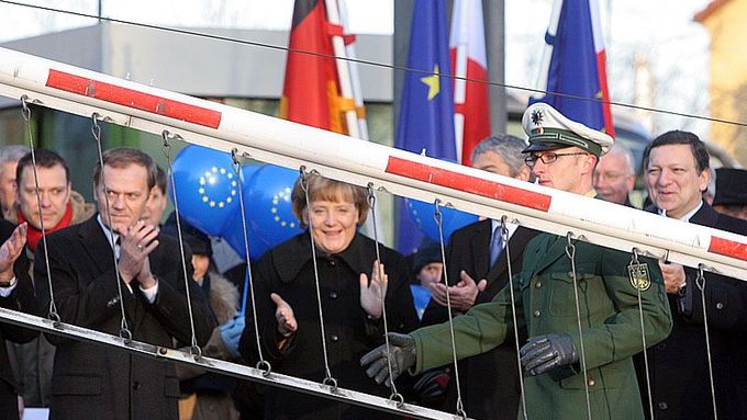 Rušení kontrol na polsko-německé hranici za asistence politiků, prosinec 2007.