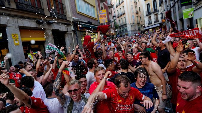 Fanoušci Liverpoolu a Tottenhamu v ulicích Madridu před finále Ligy mistrů