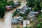 Japonsko zasáhl další živel, lidé prchají před vodou