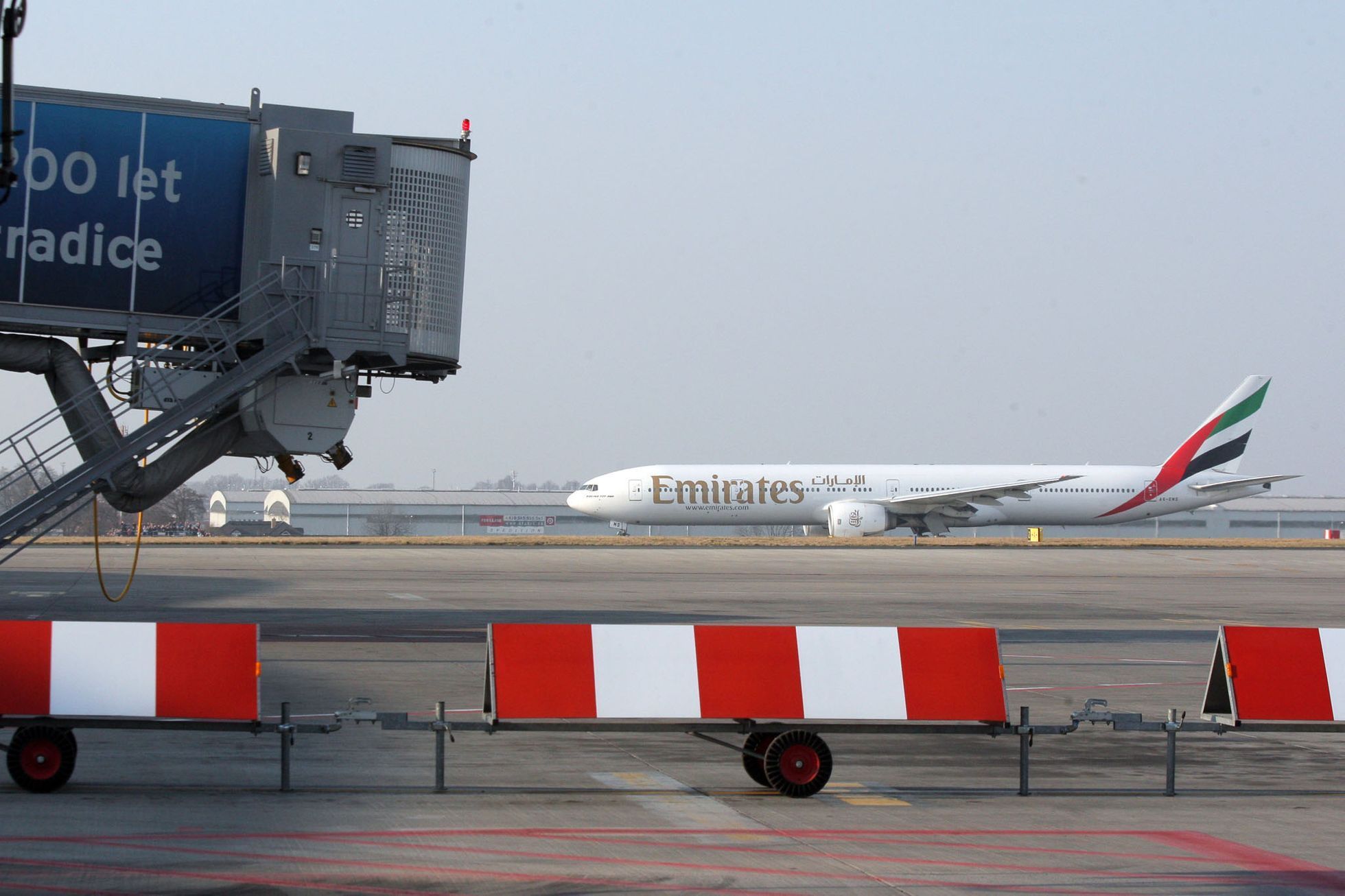 Airbas 380 přistál v Praze
