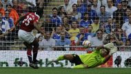 Community Shield 2010: Valencia střílí první gól Manchesteru.