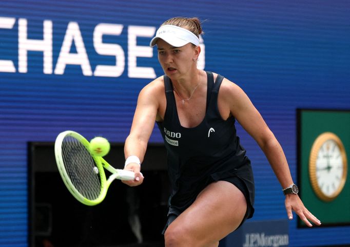 Barbora Krejčíková ve čtvrtfinále US Open proti Jessice Pegulaové