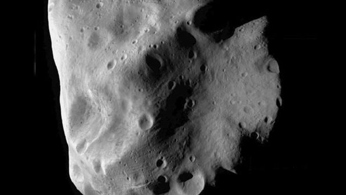 Vědci se domnívají, že planetka Lutetia má jádro z roztaveného kovu.
