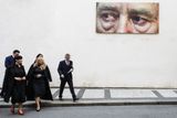 Kde si společně prohlédli dvě velkoformátové fotografie Václava Havla, kterého umělec Jiří David digitálně rozplakal.