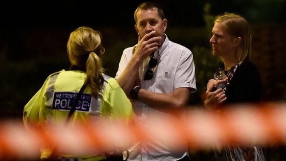 Foto: Zděšení v ulicích Londýna. Město po útoku ovládli policisté a záchranáři