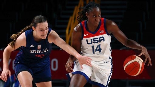 Basketbalistky USA míří pod pěti kruhy opět do boje o zlato, v semifinále si jednoduše poradily se Srbskem.