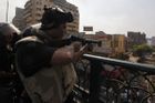 Teroristé z Islámského státu zastřelili v Egyptě osm policistů, kteří jeli mikrobusem