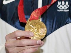 První zlatá medaile na krku Michaela Phelpse. Kolik jich ještě získá?