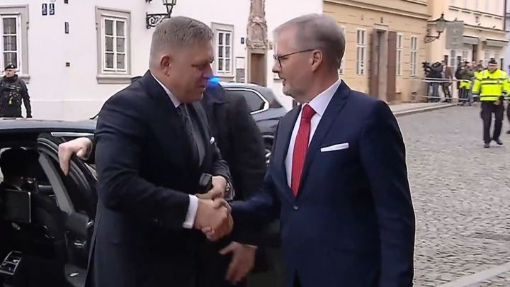 Česko nesouzní s postojem Slovenska k Rusku a Ukrajině, odkládá mezivládní konzultace
