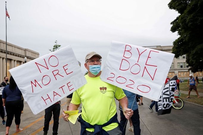 Americký prezident Donald Trump navštívil město Kenosha, kde probíhaly protesty proti policejnímu násilí.