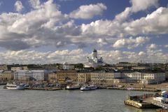 Mladík ve Finsku zastřelil dva lidi a sedm zranil
