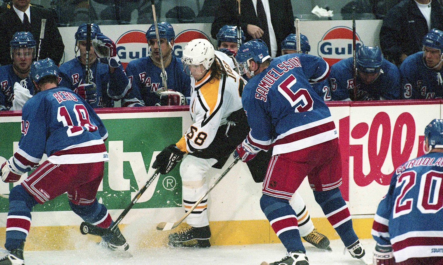 Herbert Slavík: hvězdy českého hokeje, fotoreportáž z NHL v době před OH v Naganu a snímky z Nagana