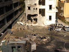 Nepokoje se přenesly i do křesťanské části Bejrútu. Výbuch nálože umístěné v automobilu zabil jednoho muže.