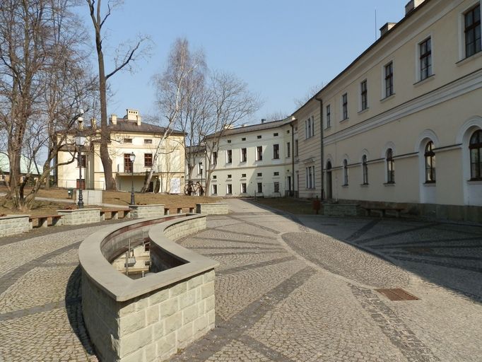 Těšínský zámek. Mezi lety 1945–1949 v něm sídlila pohraniční stráž. Zde na fotografii z roku 2012.