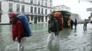 Tourists walk in a flooded street during a period of seasonal high water in Venice November 1, 2012. The water level in the canal city rose to 140cm (55 inches) above normal, according to the monitoring institute. REUTERS/Manuel Silvestri (ITALY - Tags: ENVIRONMENT SOCIETY TRAVEL) Published: Lis. 1, 2012, 12:53 odp.