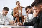 “Máte padáka”. Zbavit se zaměstnance půjde rychleji, startují i další obří změny