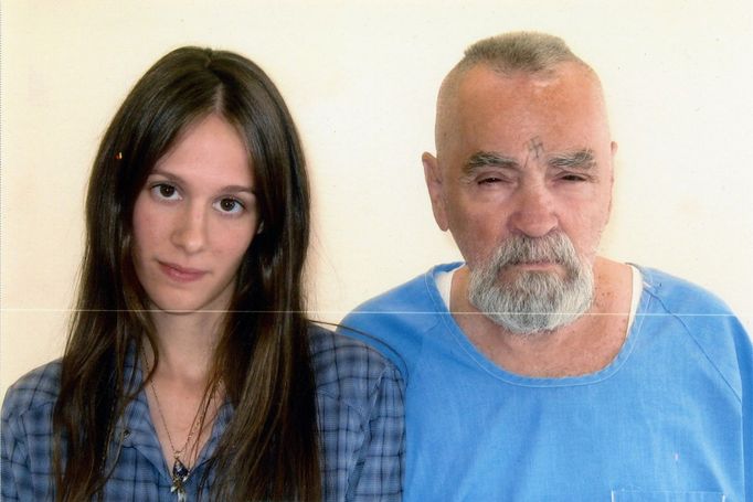 Afton Elaine Burtonová a Charles Manson