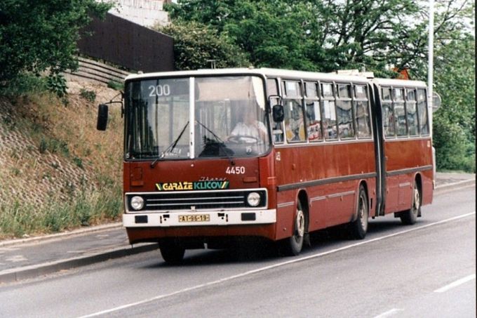 Kloubový autobus Ikarus