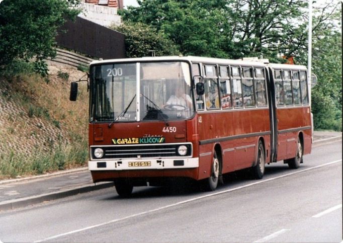 Kloubový autobus Ikarus