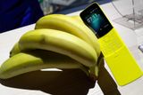 Nokia 8110 bude dostupná ve dvou barevných provedeních Traditional Black a Banana Yellow. Stát bude 80 eur.