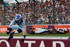 Verstappen se vrátil do čela kvalifikace F1, Sargeant vyděsil nárazem do bariér