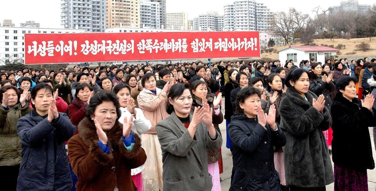 Severní Korea slaví 68. narozeniny svého vůdce Kim Čong-ila