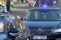 Proč najednou do Evropy míří miliony lidí? ptal se Zeman. Naznačil řízenou invazi
