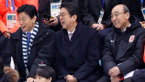 Hokej Ž, Švédsko-Japonsko:japonský premiér Šinzó Abe