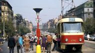 Stanice Muzeum asi v roce 1972. Tramvaje tu jezdily do prosince roku 1980, pak už prý kvůli nově postavenému metru nebyly potřeba.