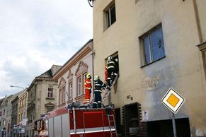 V Ústí-Předlicích spadl strop domu, v sutinách zemřela žena