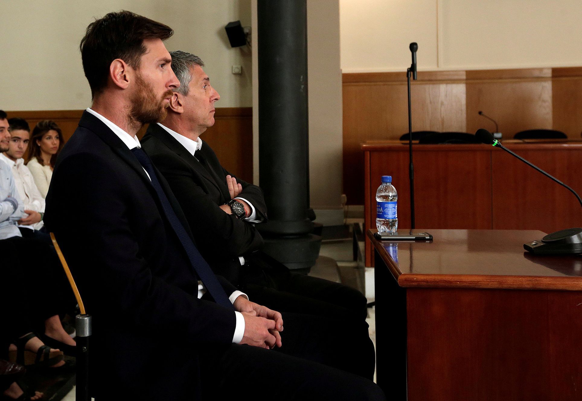 Lionel Messi a jeho otec Jorge před soudem v Barceloně