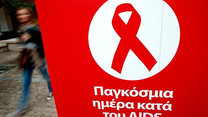 Červená stužka - symbol boje proti AIDS.