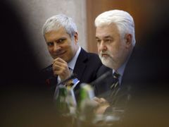 Nejvýše postavení politici současného Srbska. Prezident Boris Tadić (vlevo) a premiér Mirko Cvetković.