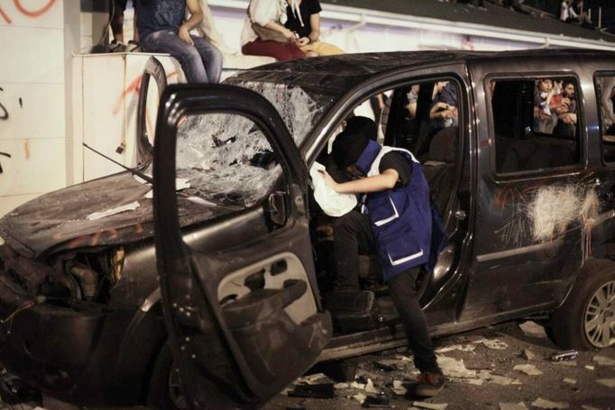 Demonstrace na istanbulském náměstí Taksím očima tureckého fotografa