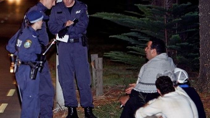 Policie prověřuje v Sydney skupinu arabských mladíků.