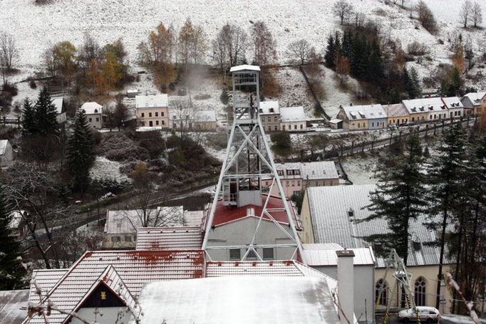 Svornost. Jediný funkční důl na Jáchymovsku. Těží se zde radioaktivní voda pro místní lázně.