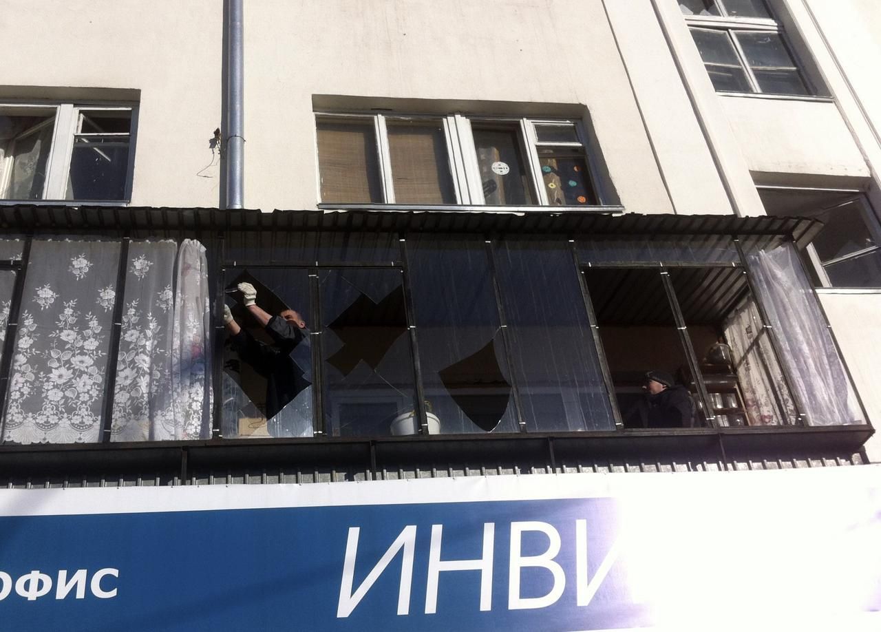 Rusové si rozbíjejí okna, chtějí kompenzaci za meteorit
